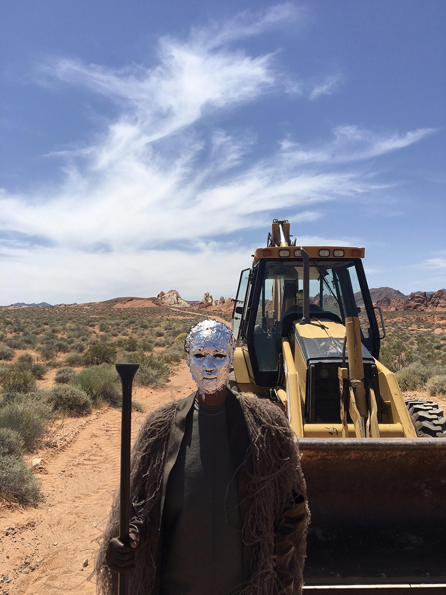 900x1200, 339 Kb / трактор, маска, пейзаж