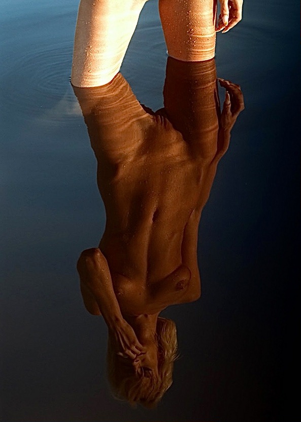 593x830, 97 Kb / вода, отражение