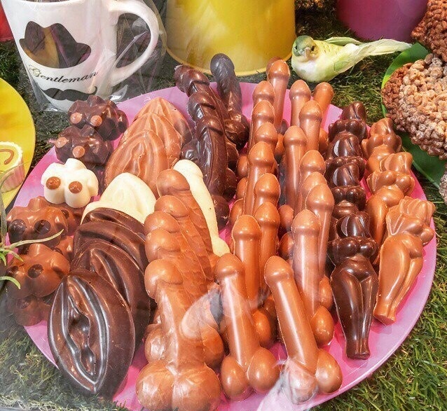 638x587, 195 Kb / шоколад, гениталии