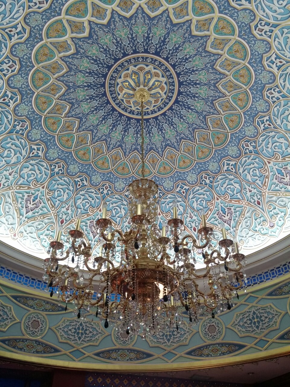 960x1280, 535 Kb / Потолок, роспись, люстра,  голубые купола