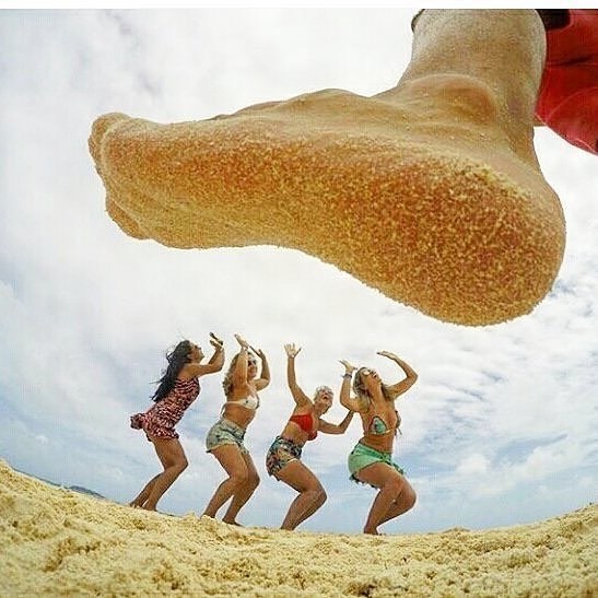 547x547, 67 Kb / лето, песок, нога, девушки