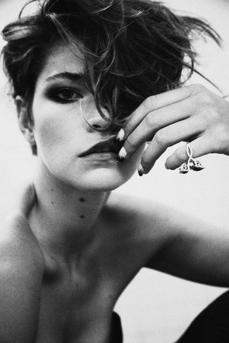 733x1099, 142 Kb / ч/б, кольцо, губы