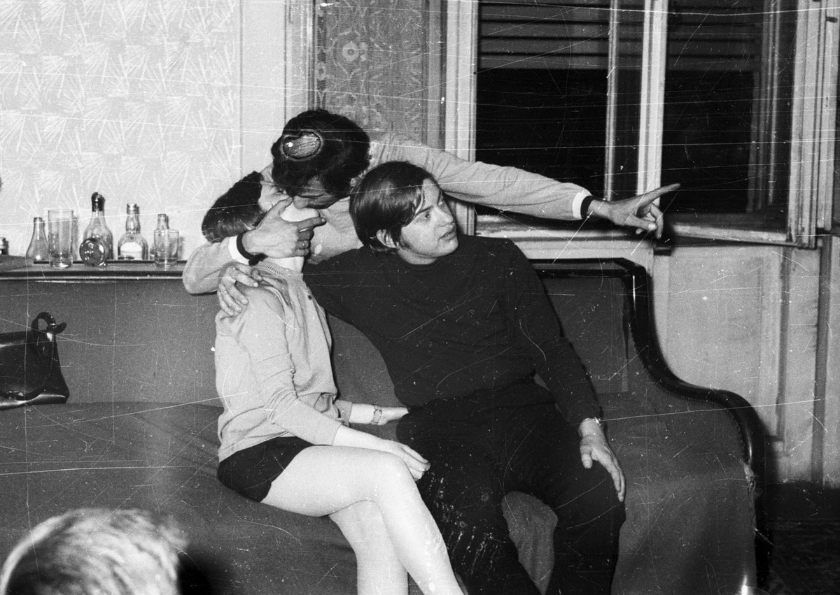 1200x851, 283 Kb / поцелуй, ч/б