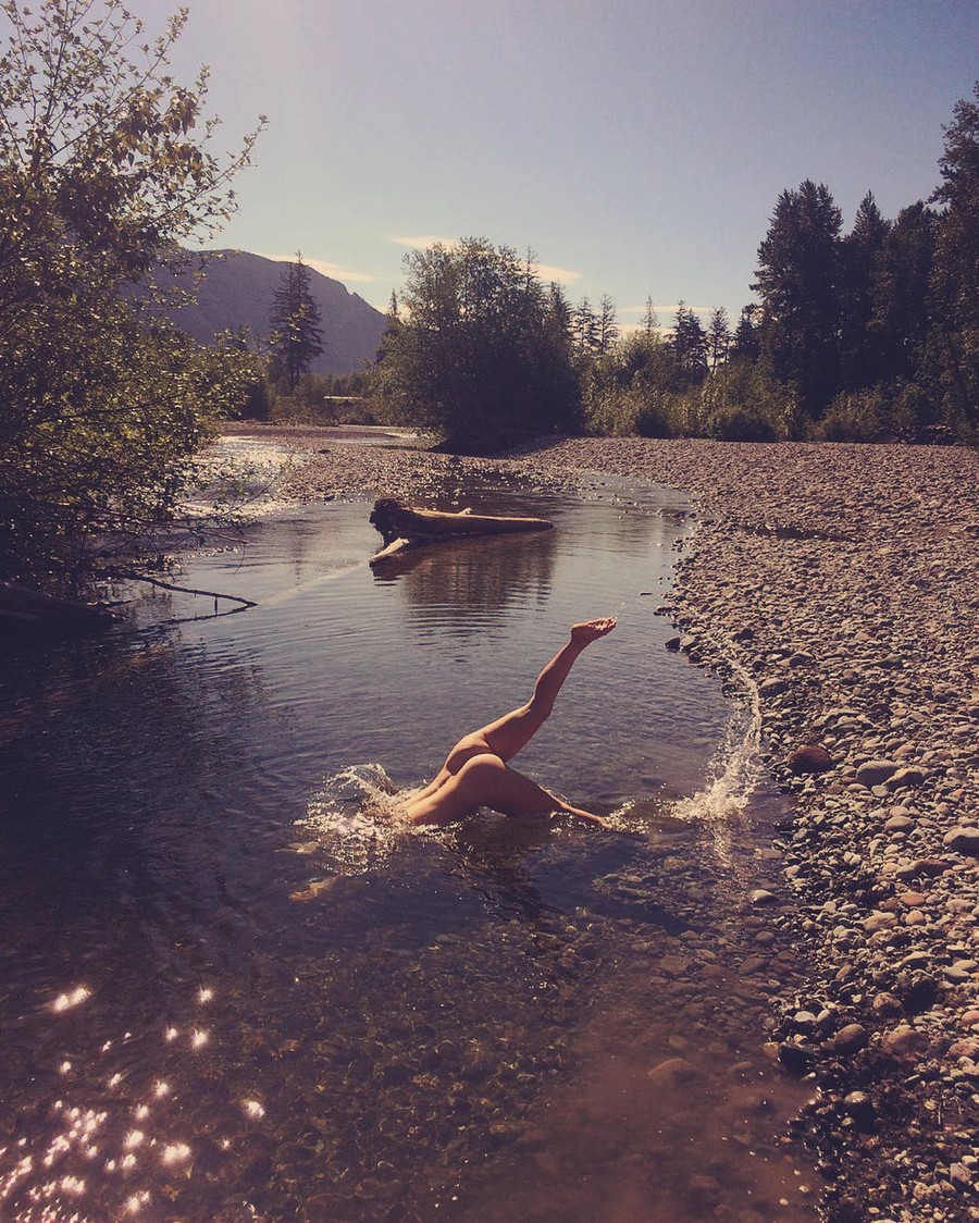 900x1124, 361 Kb / берег, камни, нырок