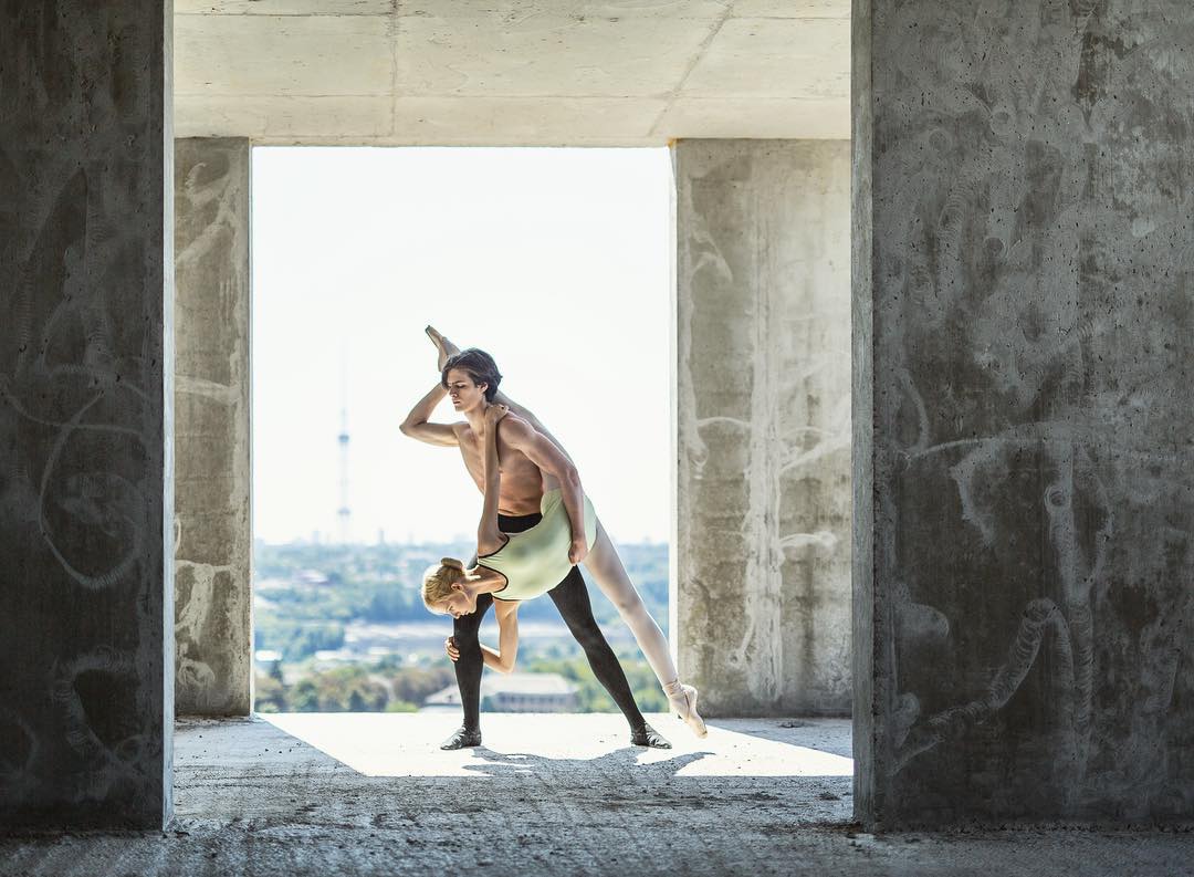 1080x793, 102 Kb / балерина, пара, шпагат, бетон