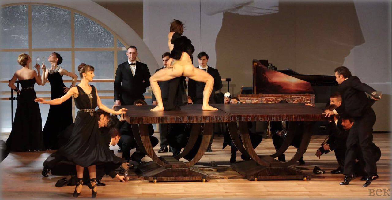 1280x654, 96 Kb / стол, компания, чудят