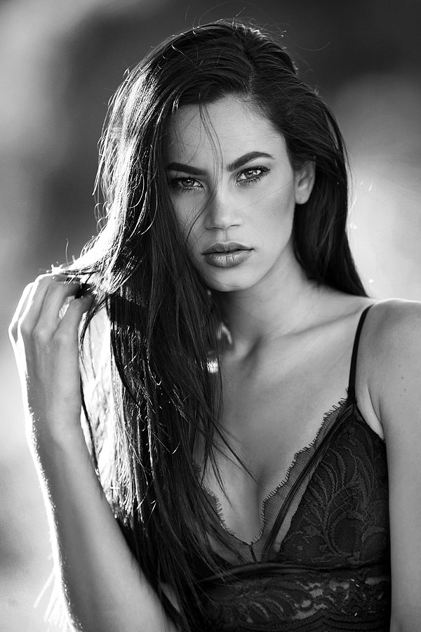 600x900, 105 Kb / ч/б, кружева, взгляд