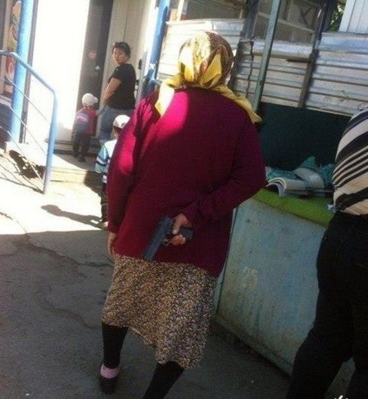 535x580, 63 Kb / бабка, пистолет