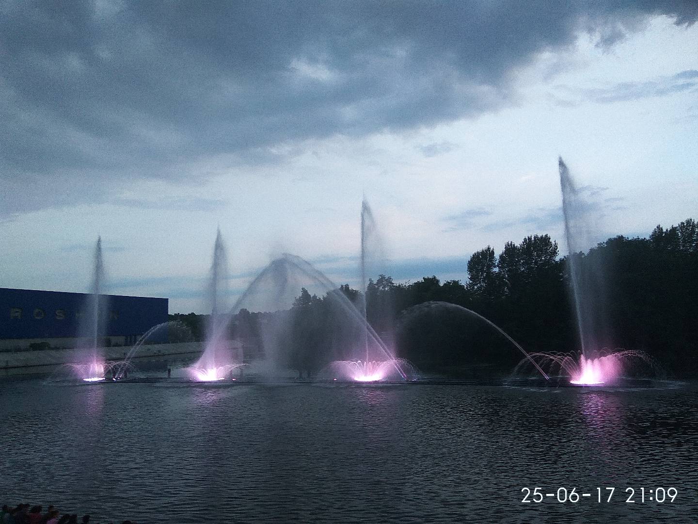 1440x1080, 214 Kb / фонтан, рошен, Винница