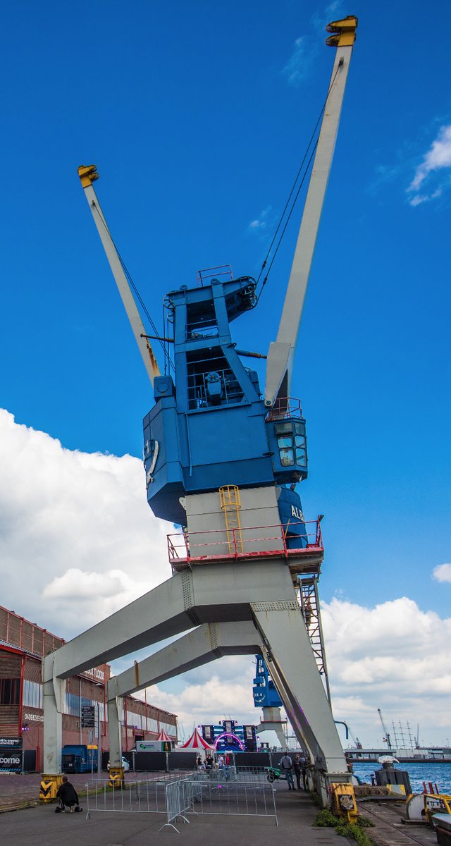 640x1200, 105 Kb / кран, порт