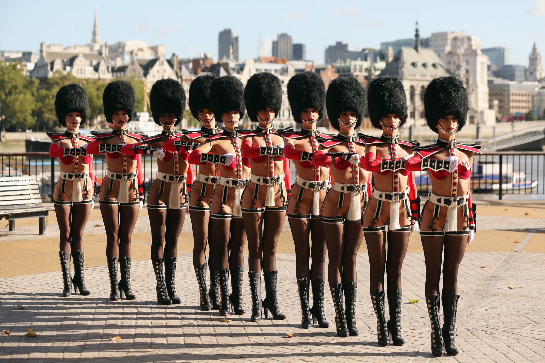 1800x1201, 618 Kb / гусары, гвардейцы, шапки, чулки, сапоги, девушки