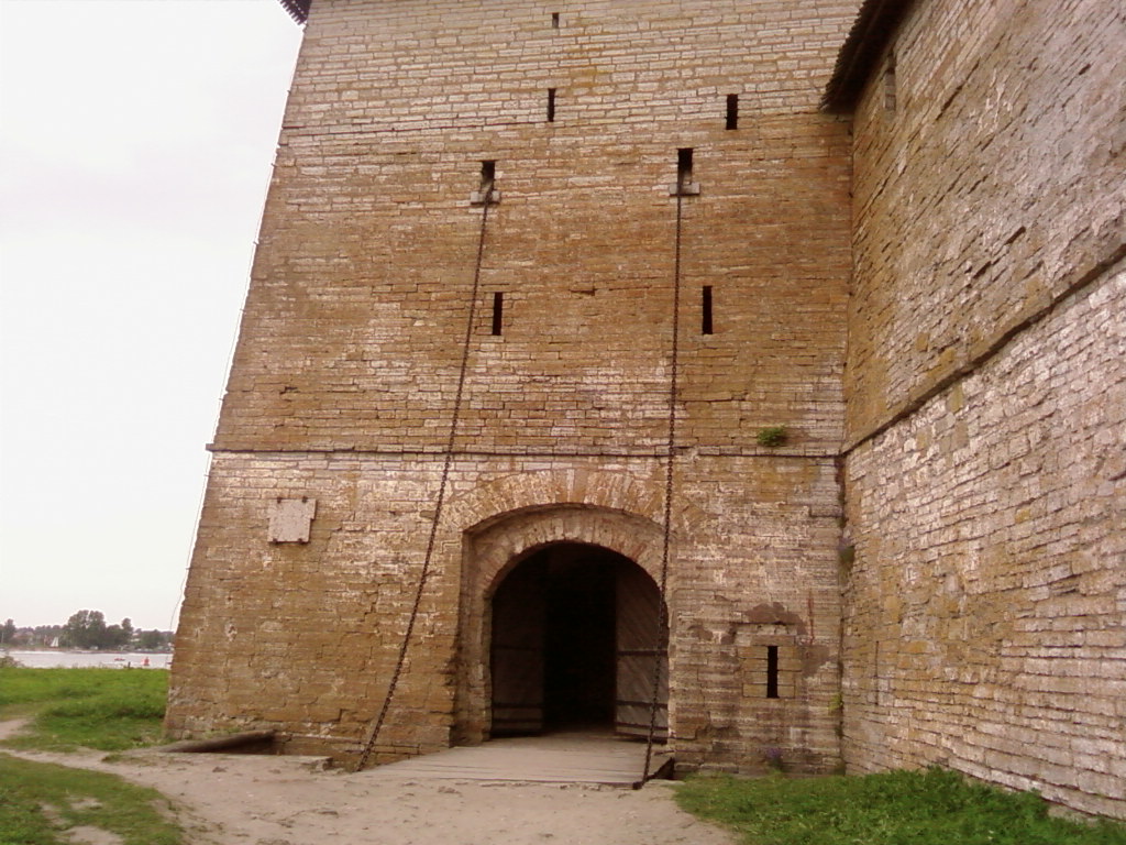 1024x768, 218 Kb / крепость, стена, бойница, цепь