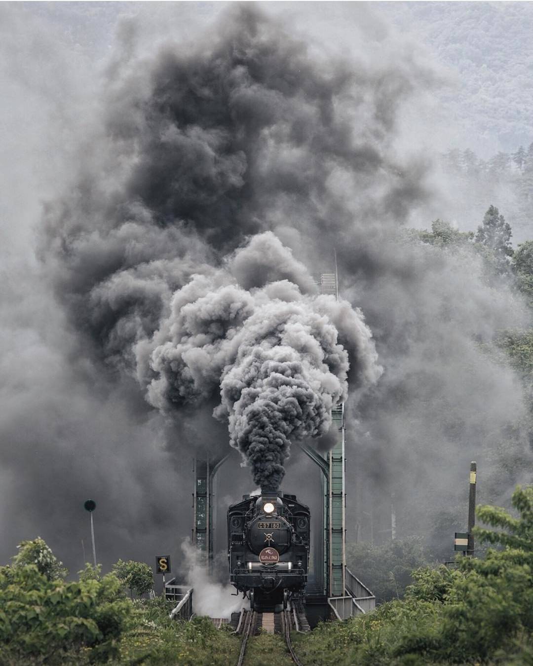 1080x1350, 142 Kb / паровоз, дым