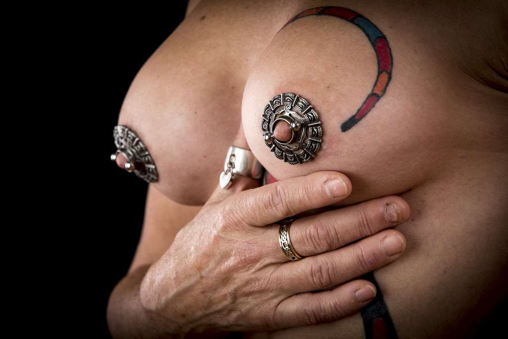 1024x683, 149 Kb / соски, пирсинг, украшение