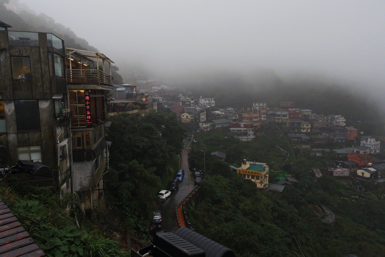 1280x853, 202 Kb / склон, гора, Япония, город, машины, туман, дорога, Тайвань