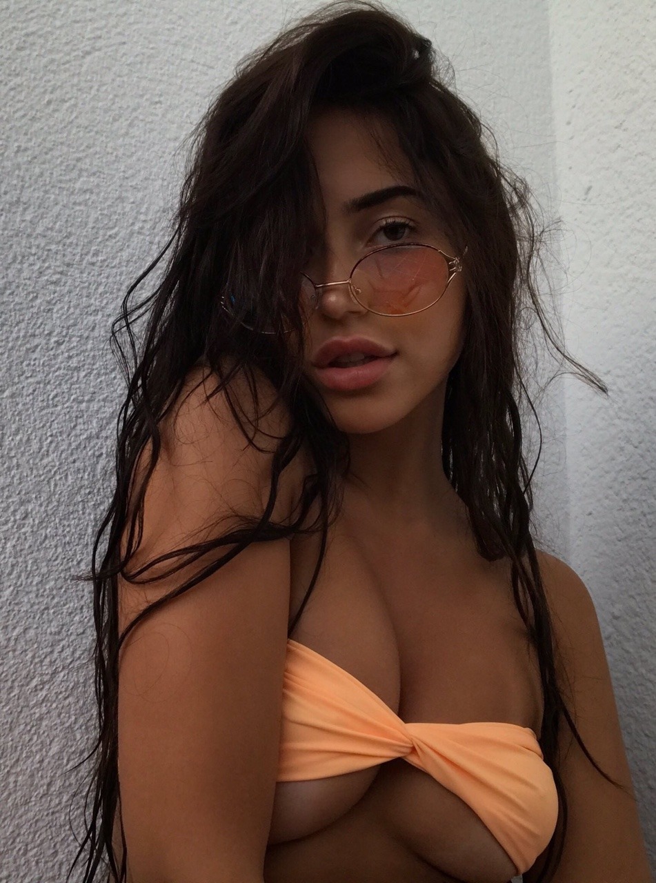 951x1280, 298 Kb / очки, брюнетка