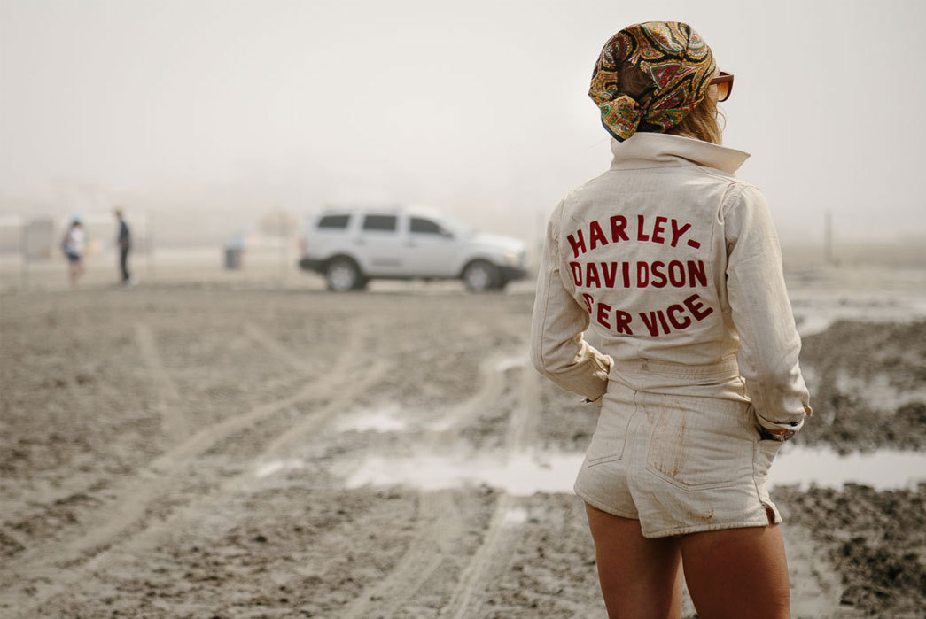 1045x699, 104 Kb / косынка, очки, грязь, шорты, джип, сервис