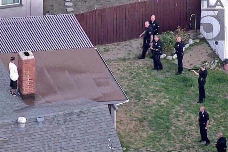 748x499, 117 Kb / полиция, труба, прятки