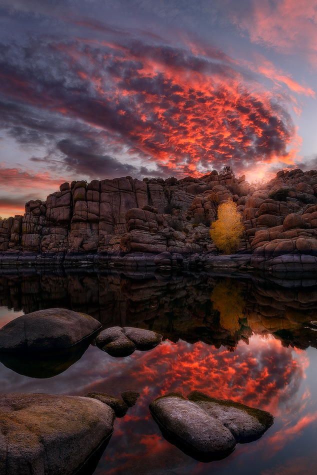 634x950, 96 Kb / небо, озеро уотсон, аризона, парк, отражение, камни, скалы, зарево