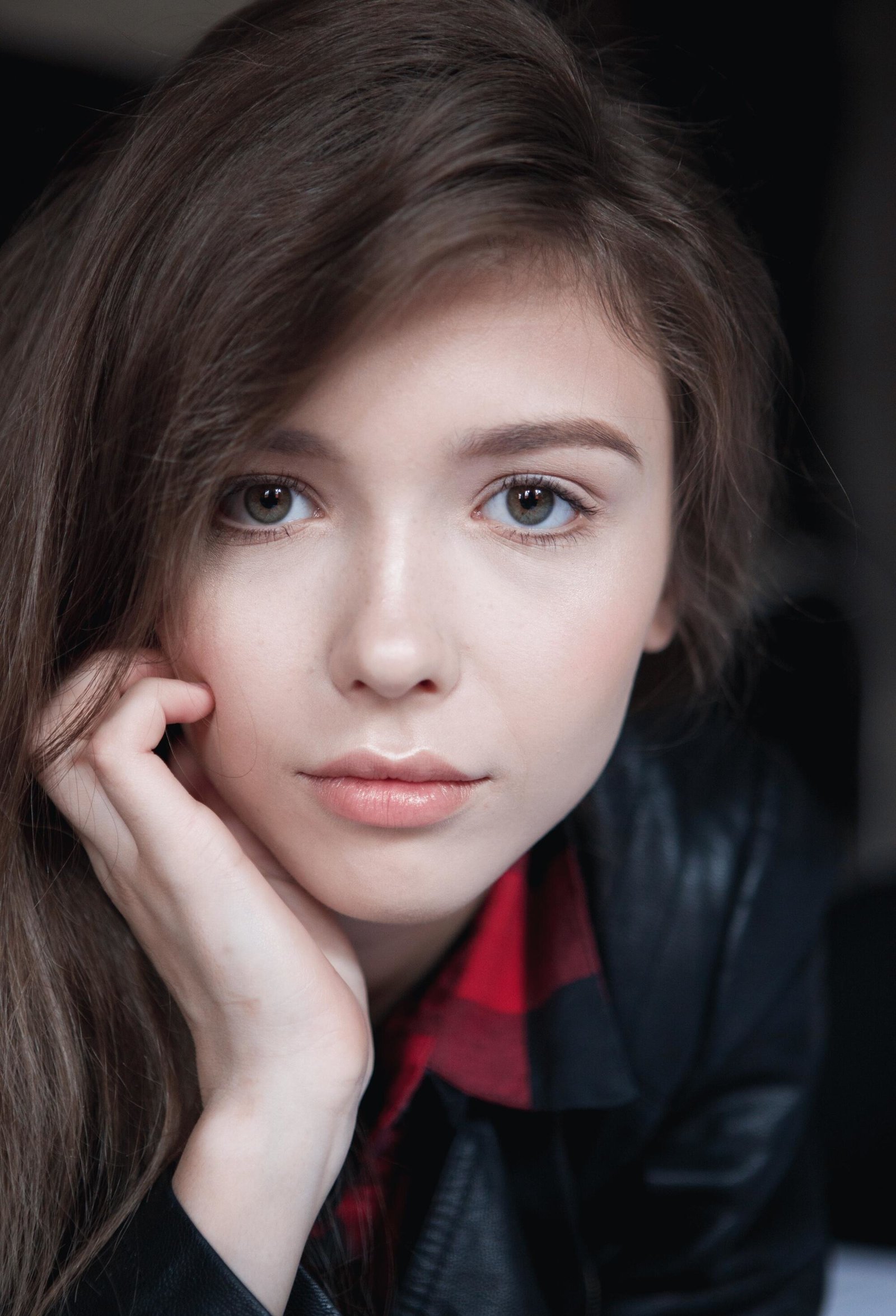 1600x2350, 410 Kb / Мила, geassghoul, шатенка, mila azul