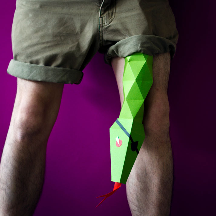 714x714, 57 Kb / змея, шорты