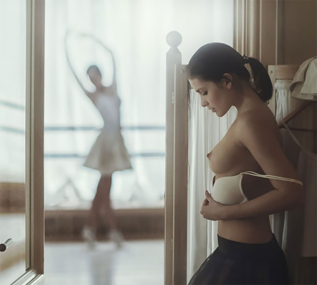 1024x923, 87 Kb / балерина, ширма, раздевается, бюстгальтер, David Dubnitskiy, Давид Дубницкий