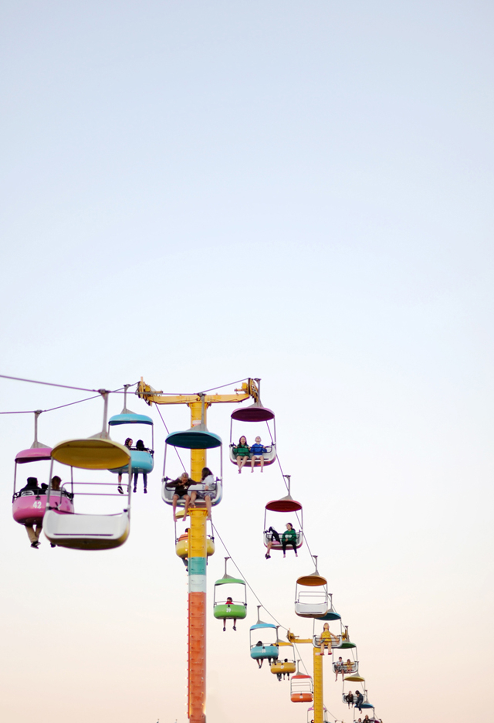 1000x1463, 381 Kb / фуникулёр, разноцветный