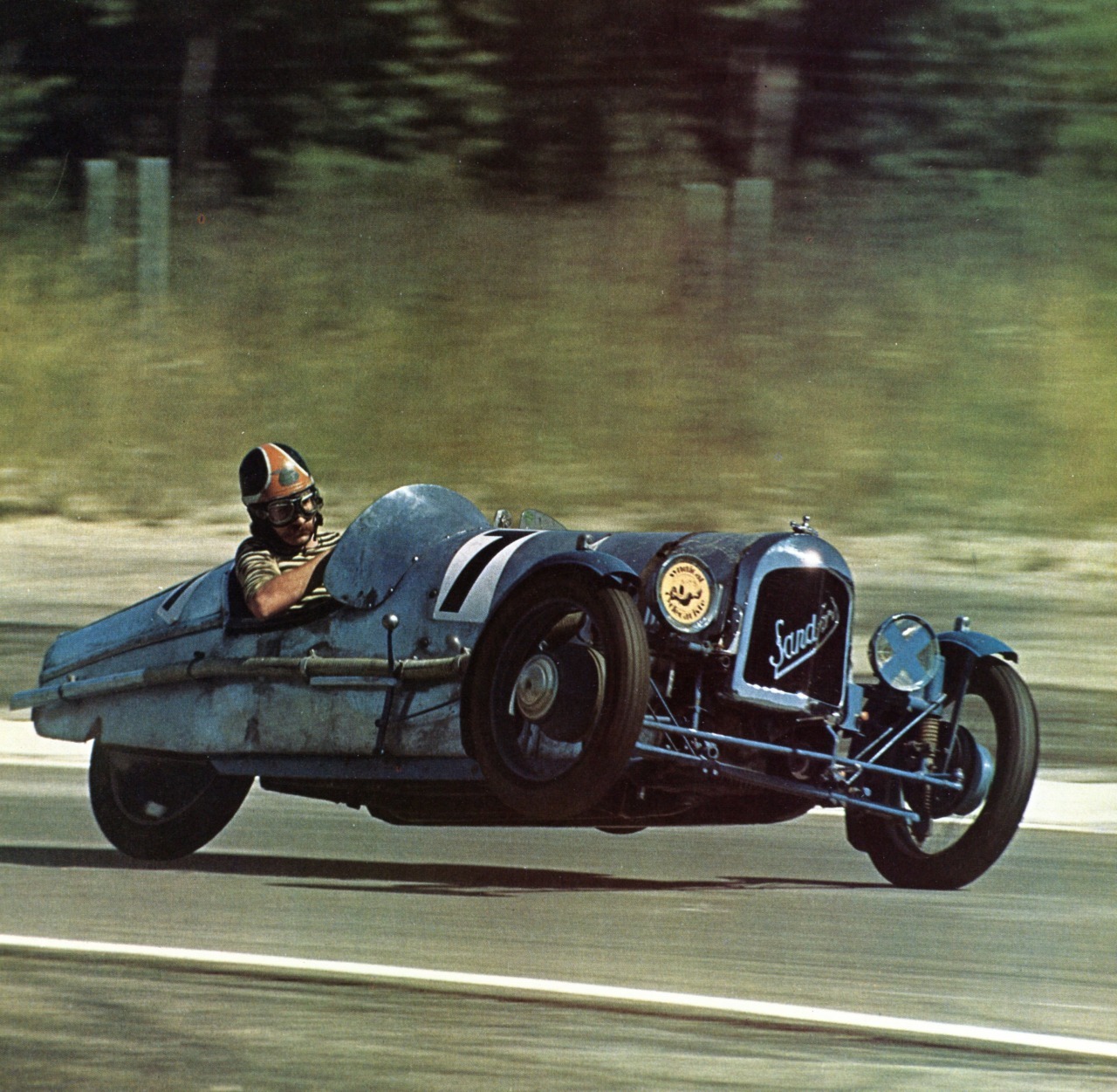 1280x1251, 441 Kb / гонка, ретро