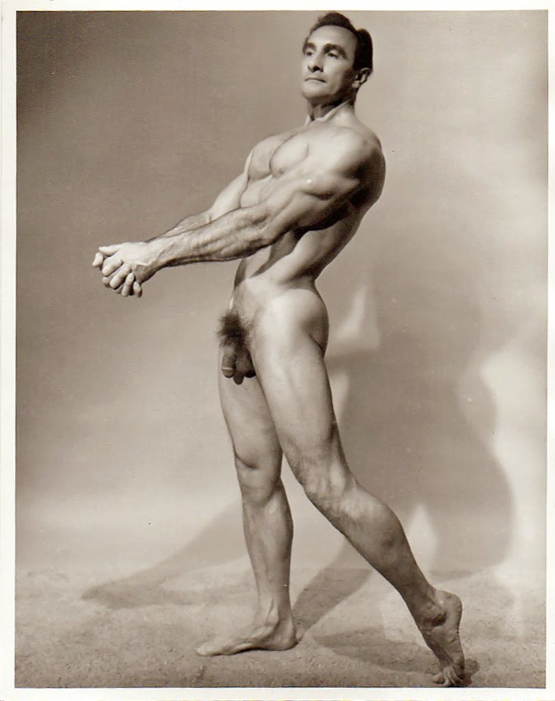 809x1022, 87 Kb / мужчина, голый, ч/б