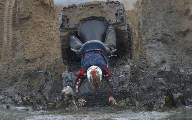 640x400, 46 Kb / грязь, квадроцикл, сверху