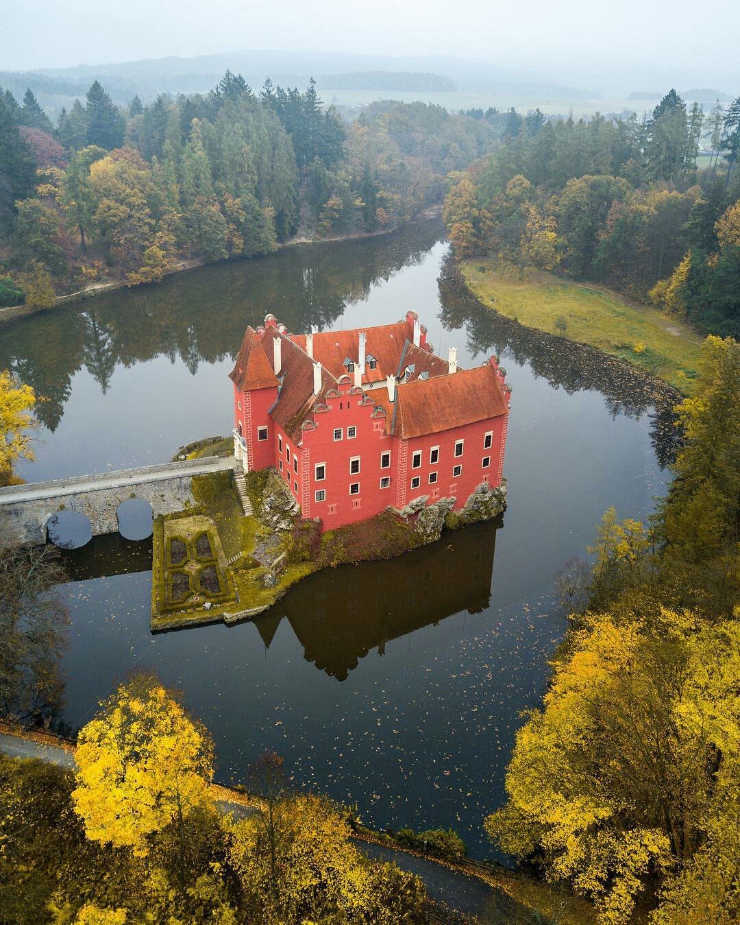 1080x1349, 416 Kb / дом, мост, озеро, осень