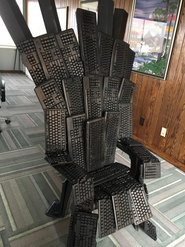 640x854, 172 Kb / клавиатура, трон, игры, престолов