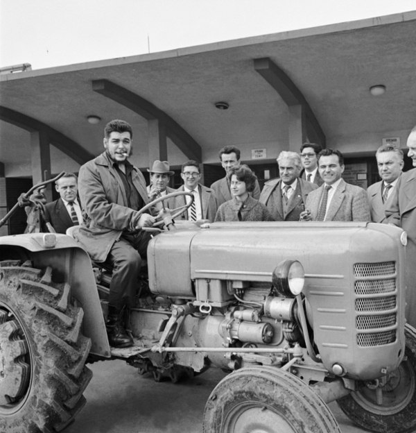 600x624, 78 Kb / че гевара, трактор, ч/б, ретро, чехословакия