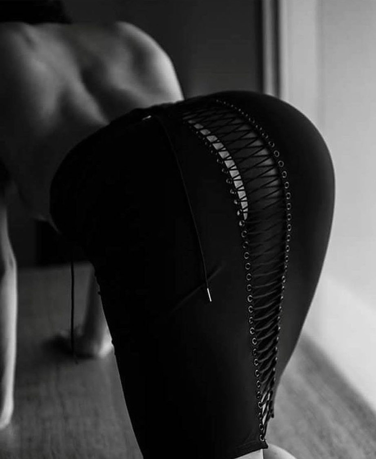 750x915, 199 Kb / юбка, шнуровка, ч/б