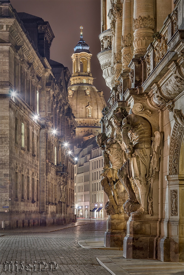 618x925, 300 Kb / город, здания, колонны, лепнина, Германия