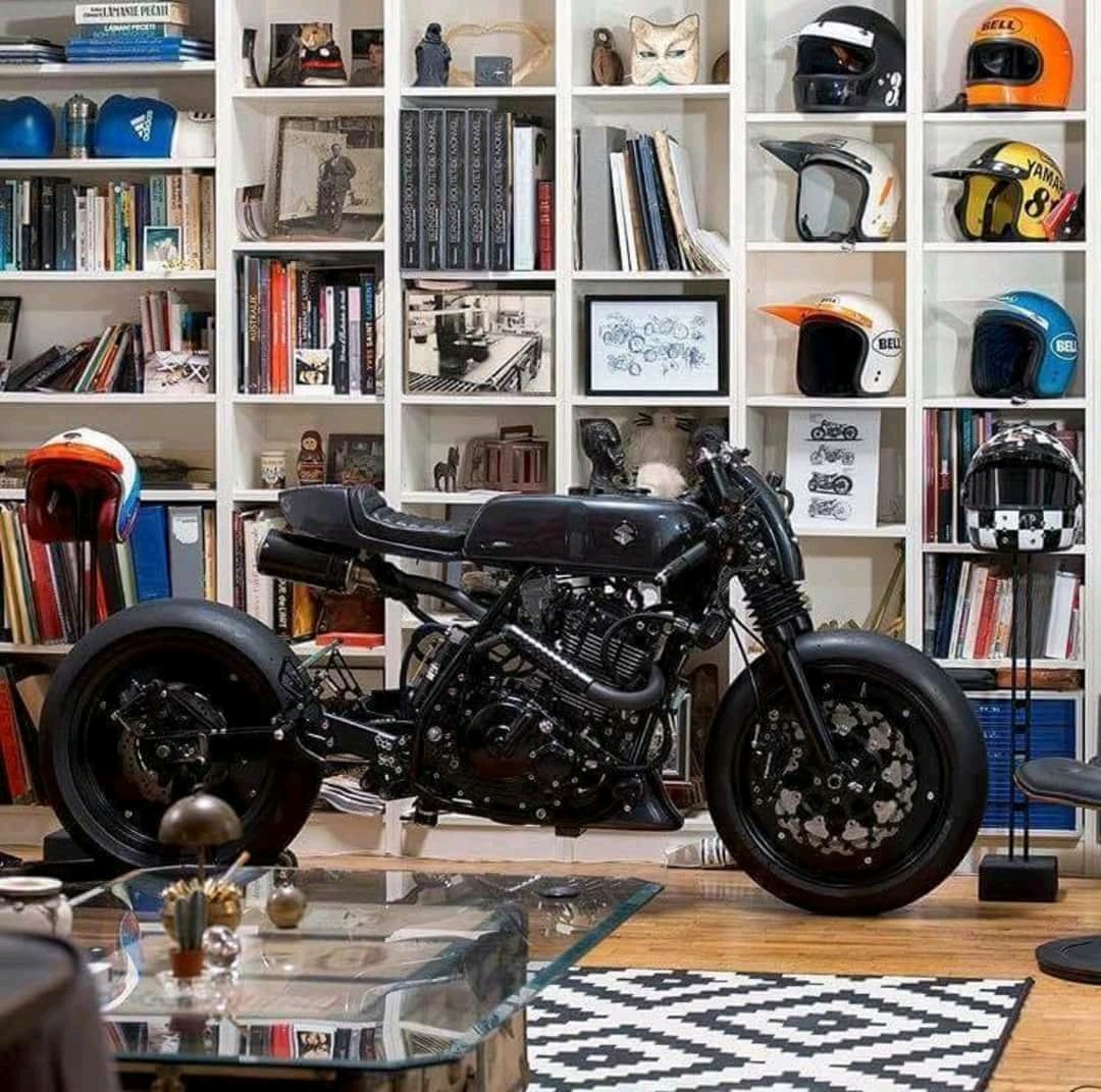 1080x1071, 278 Kb / мотоцикл, шлемы