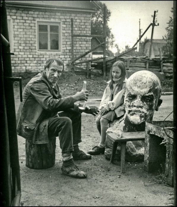 597x700, 103 Kb / ленин, голова, пролетарии, бухло, ч/б