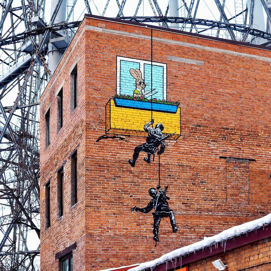 1080x1080, 401 Kb / граффити, спецназ, стена, кирпич, заяц