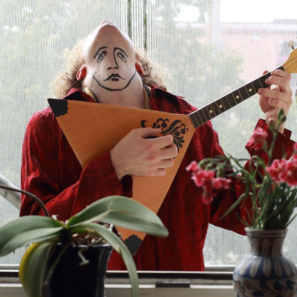 1000x1000, 153 Kb / балалайка, бодиарт, цветы, букет