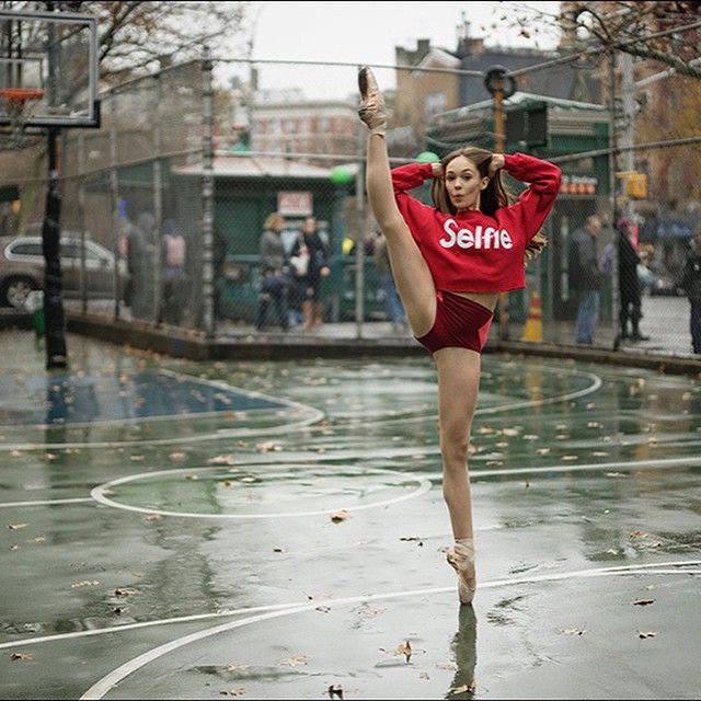 640x640, 98 Kb / балерина, селфи, остановка, мокрое