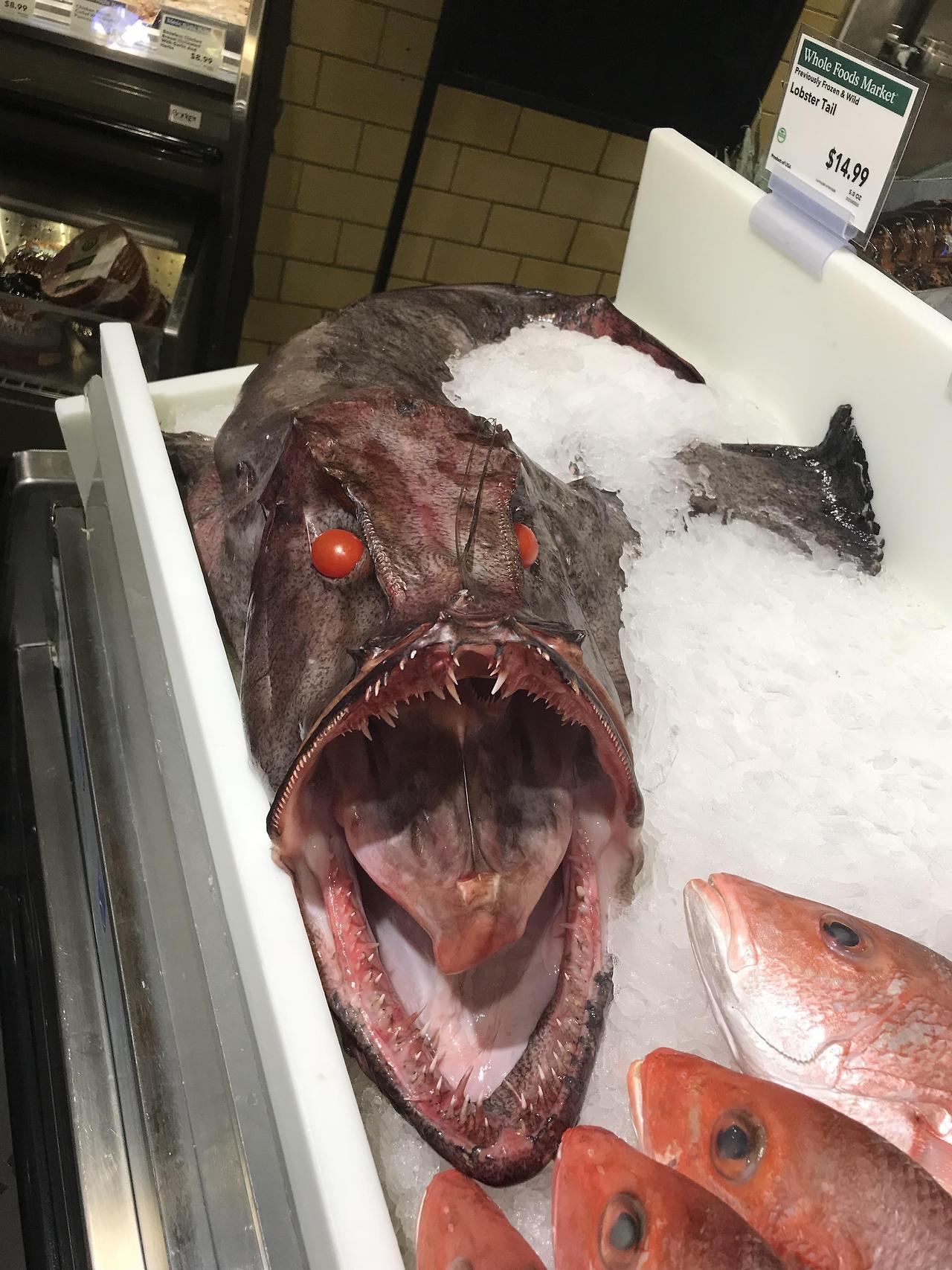 1280x1707, 265 Kb / прилавок, рыба, пасть, помидоры