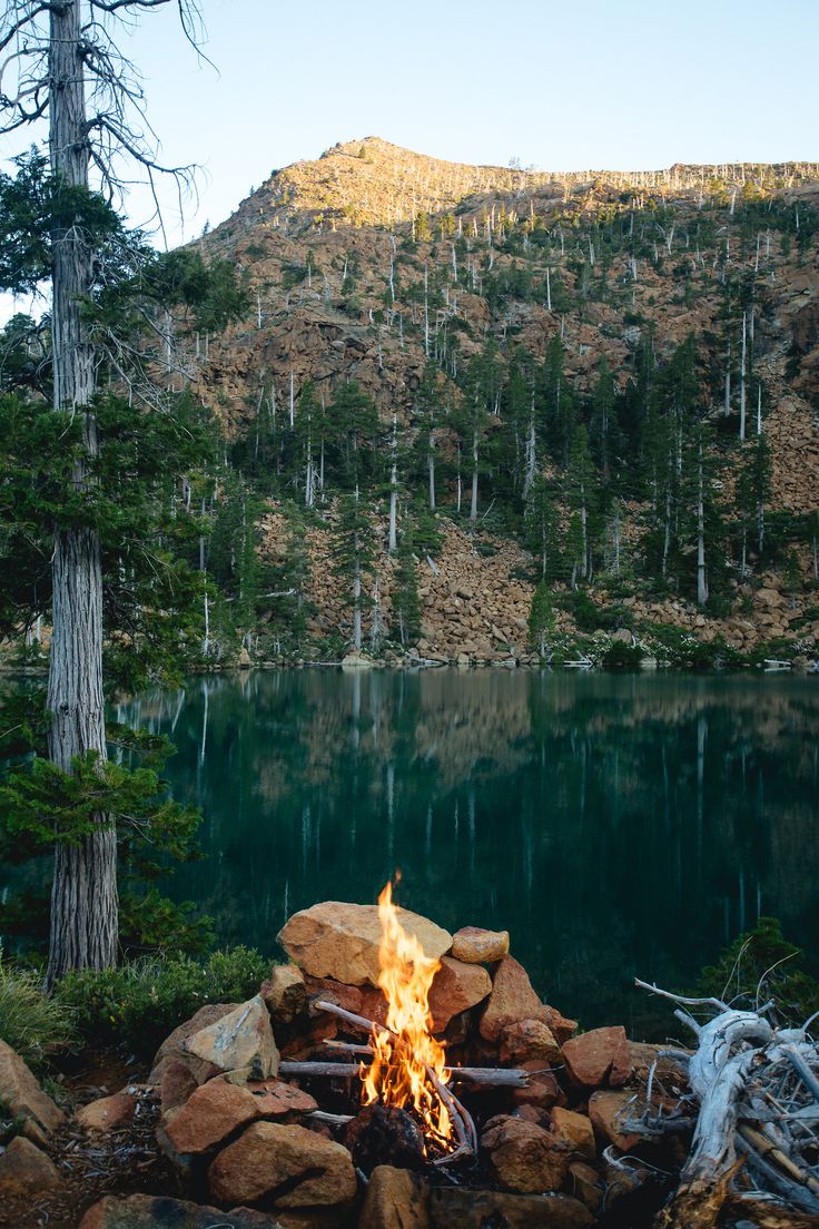736x1104, 188 Kb / гора, озеро, костер, кемпинг