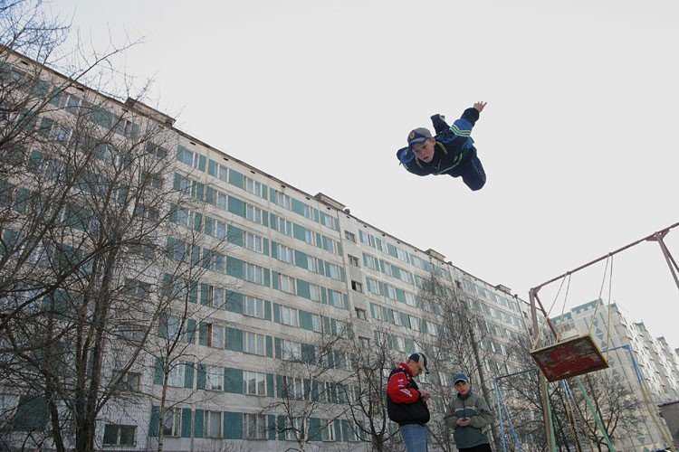 750x500, 93 Kb / качели, полет