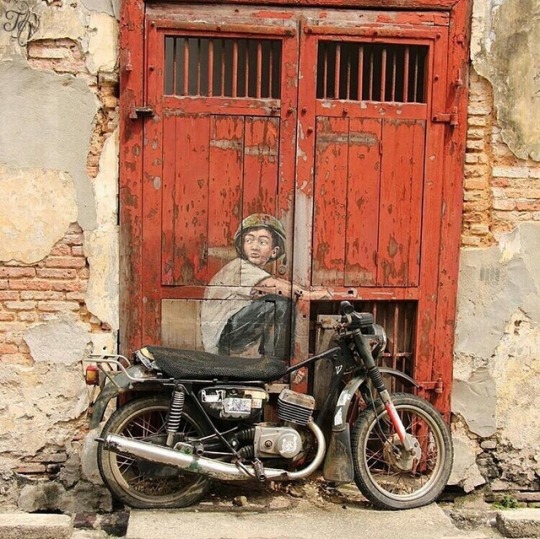 540x539, 131 Kb / мотоцикл, дверь, стрит арт