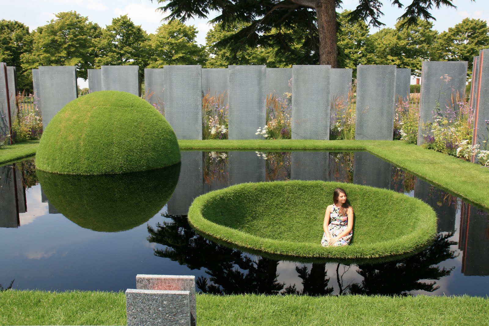 1600x1068, 357 Kb / сад, вода, яма, шар, пруд,