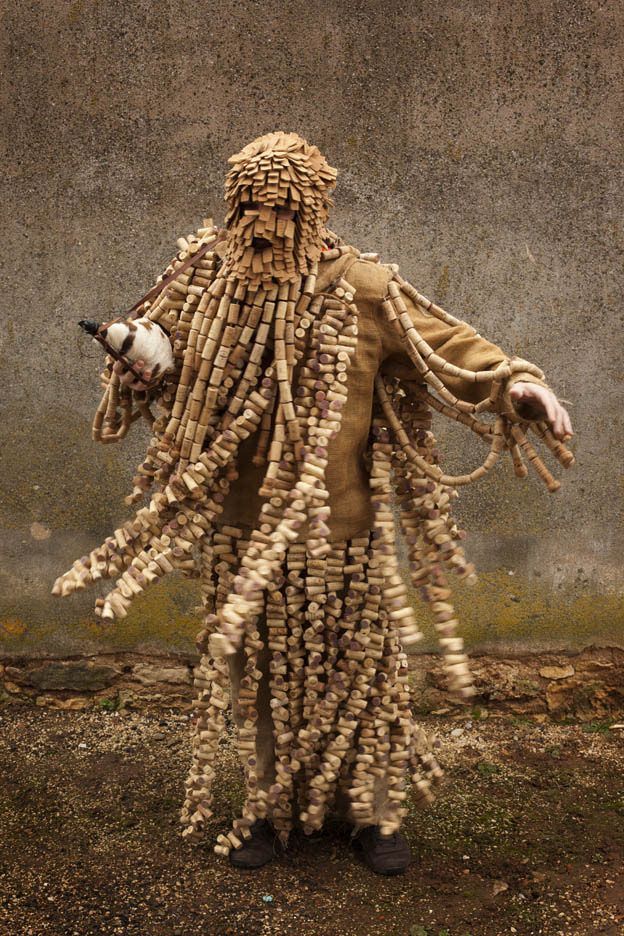 624x936, 156 Kb / шаман, костюм, пробки