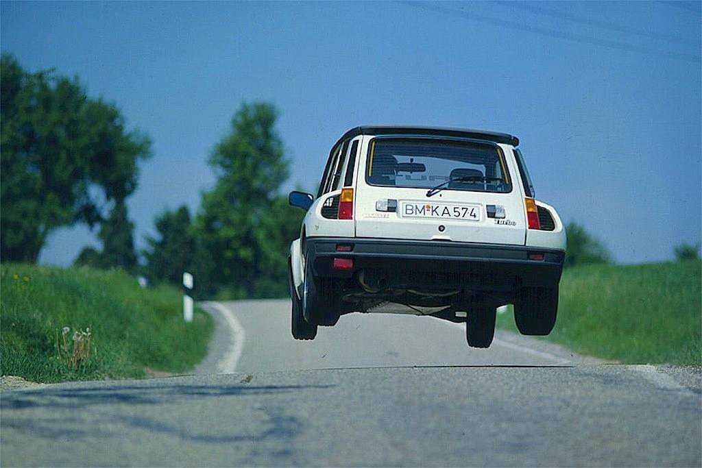 1024x683, 84 Kb / авто, рено, дорога, попрыгунчик