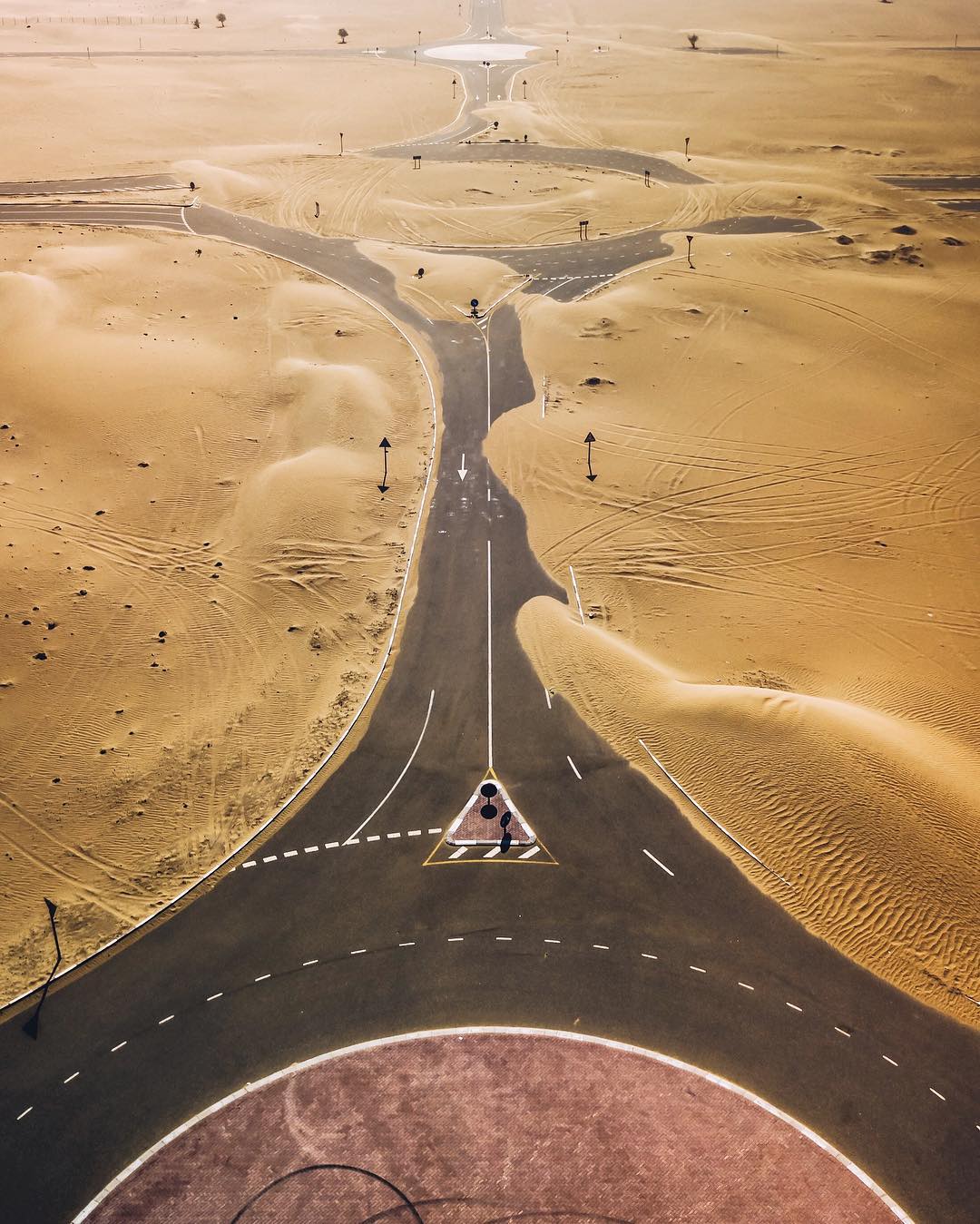 1080x1349, 208 Kb / дорога, песок, ОАЭ