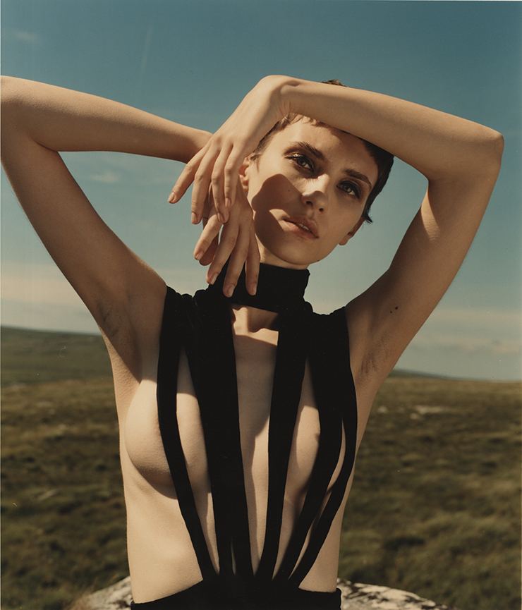 740x865, 363 Kb / девка, платье, подмышки