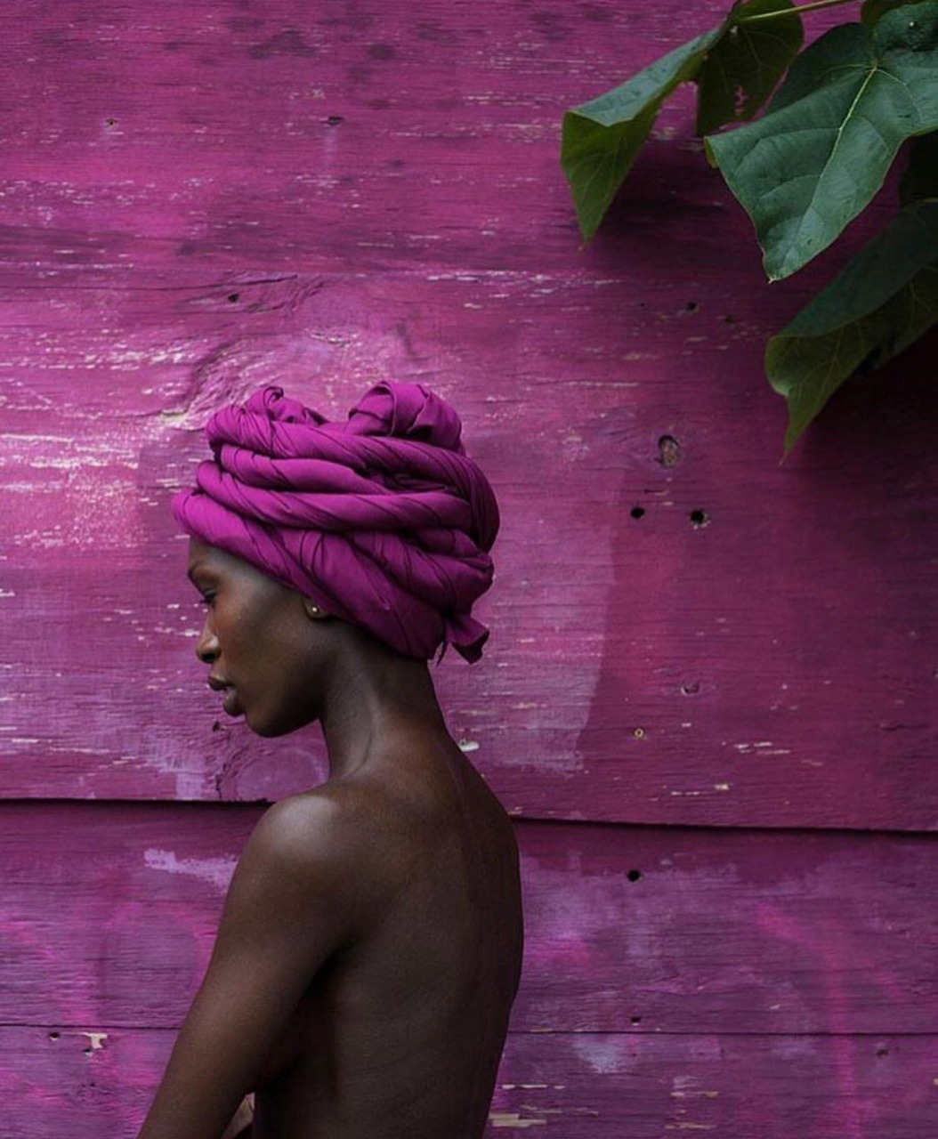 1054x1280, 252 Kb / негритянка, тюрбан, фиолетовое